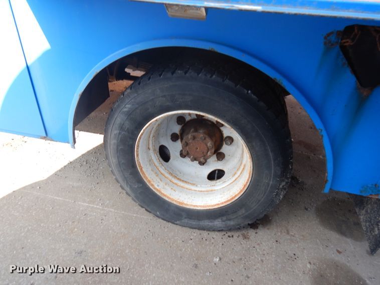 image for item DJ6008 2005 International 4300  service truck with crane