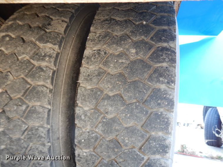 image for item DJ6008 2005 International 4300  service truck with crane