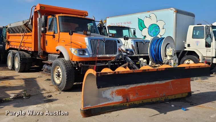 image for item DJ6009 2007 International 7600  dump truck