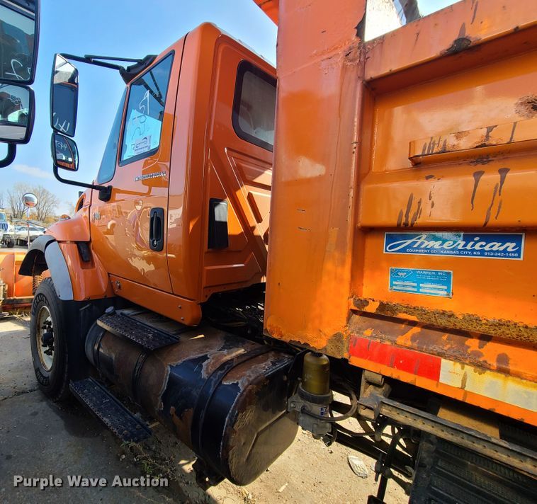 image for item DJ6009 2007 International 7600  dump truck