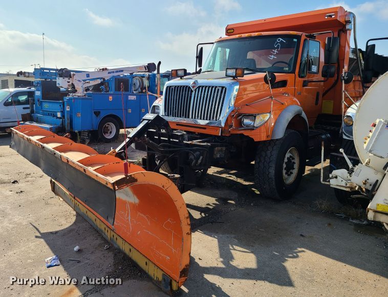 image for item DJ6009 2007 International 7600  dump truck