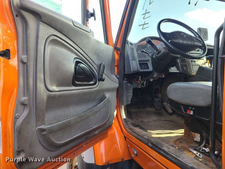 image for item DJ6009 2007 International 7600  dump truck