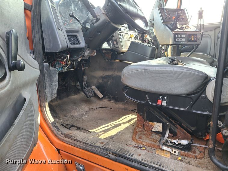 image for item DJ6009 2007 International 7600  dump truck