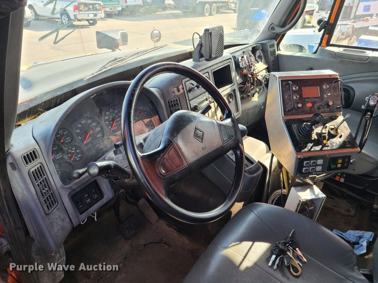 image for item DJ6009 2007 International 7600  dump truck