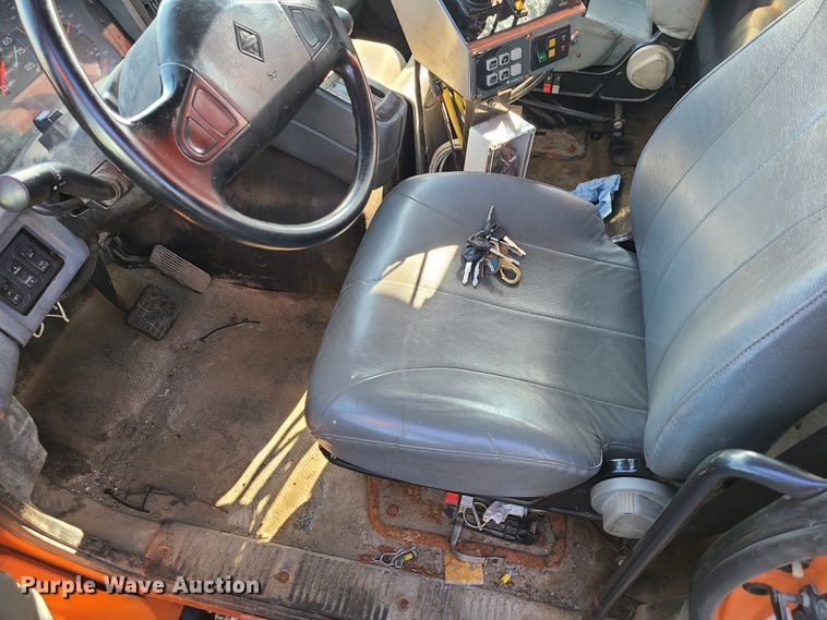 image for item DJ6009 2007 International 7600  dump truck