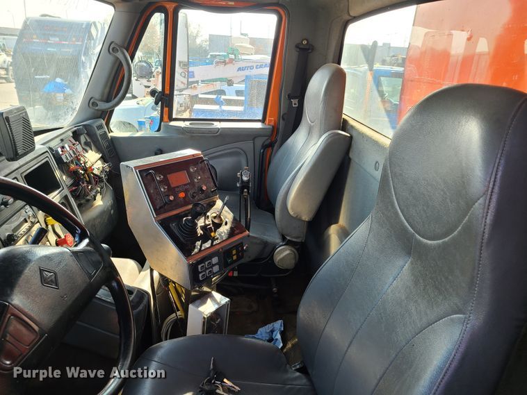 image for item DJ6009 2007 International 7600  dump truck