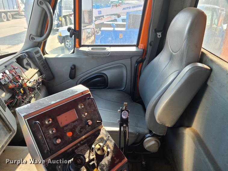 image for item DJ6009 2007 International 7600  dump truck