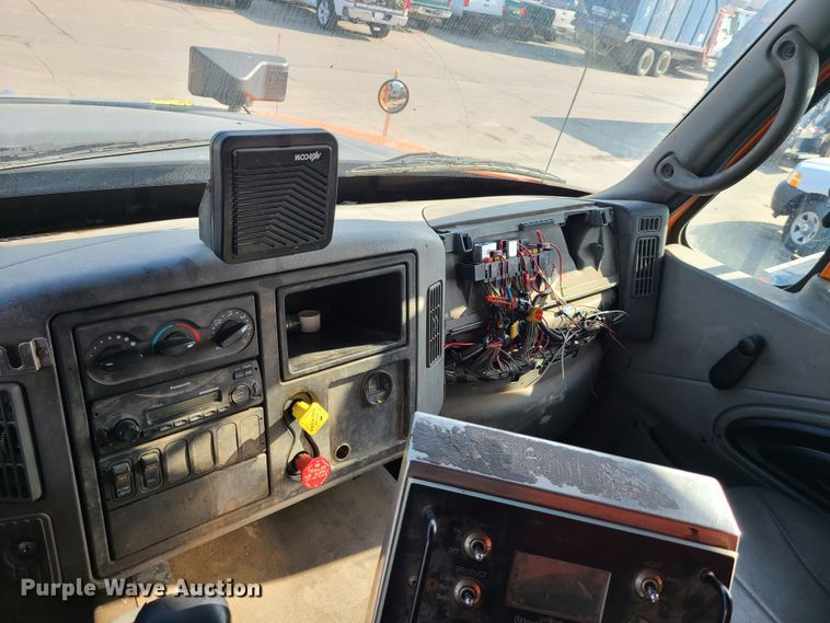 image for item DJ6009 2007 International 7600  dump truck