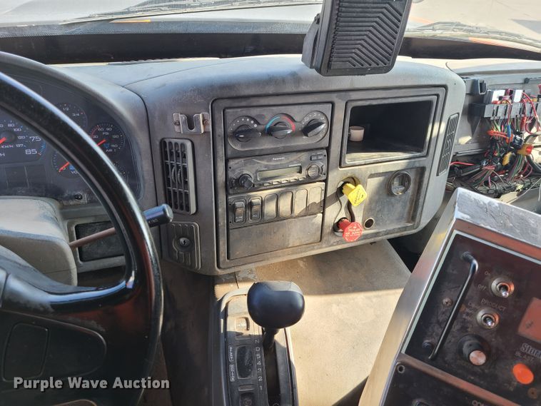 image for item DJ6009 2007 International 7600  dump truck