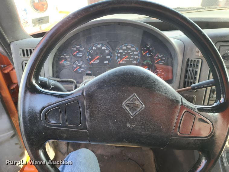 image for item DJ6009 2007 International 7600  dump truck