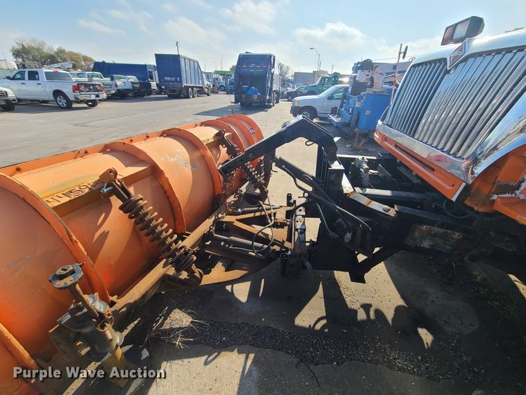 image for item DJ6009 2007 International 7600  dump truck