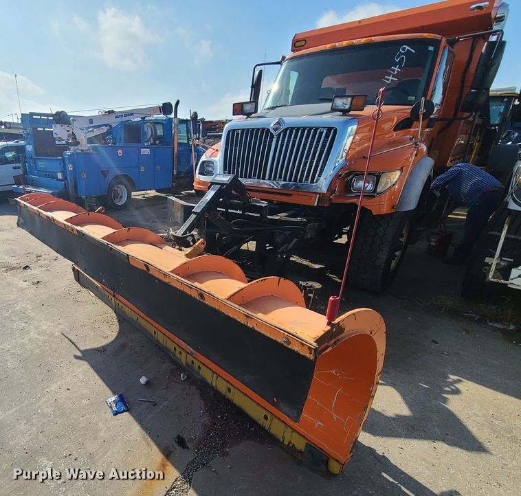 image for item DJ6009 2007 International 7600  dump truck