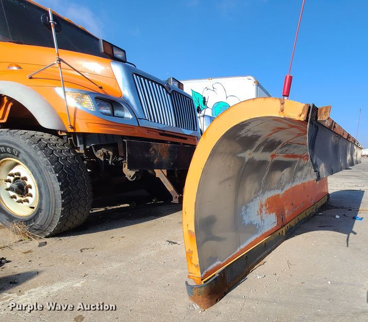 image for item DJ6009 2007 International 7600  dump truck