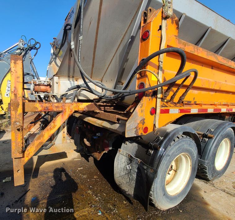 image for item DJ6009 2007 International 7600  dump truck