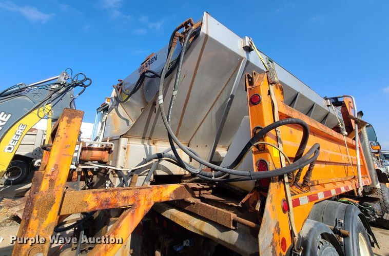 image for item DJ6009 2007 International 7600  dump truck