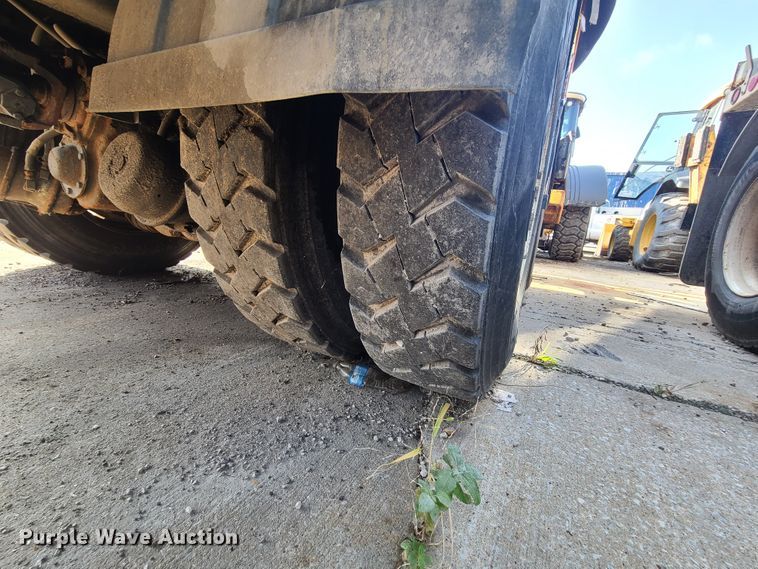 image for item DJ6009 2007 International 7600  dump truck