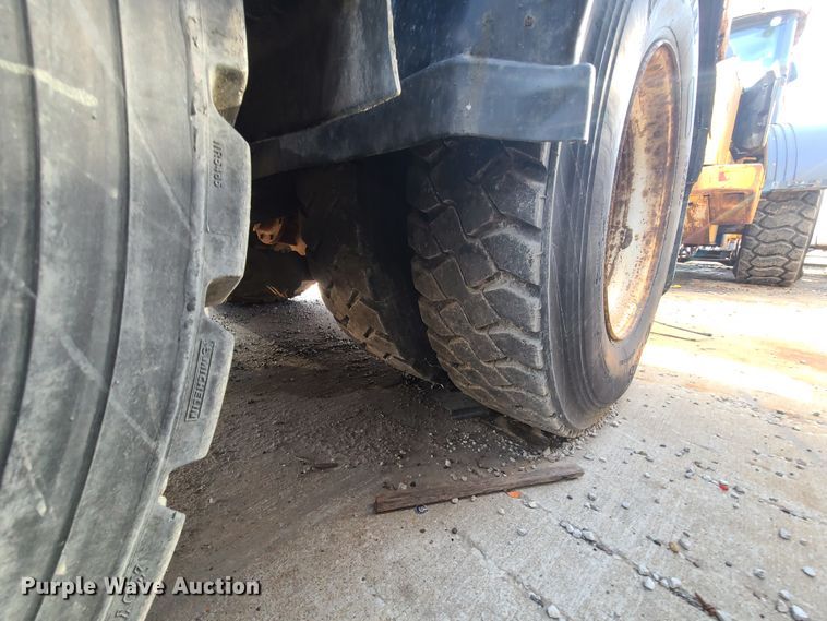 image for item DJ6009 2007 International 7600  dump truck