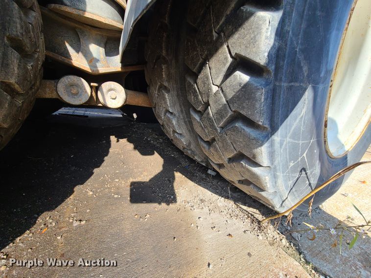 image for item DJ6009 2007 International 7600  dump truck