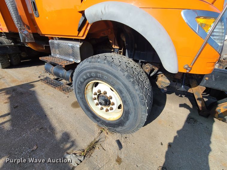 image for item DJ6009 2007 International 7600  dump truck