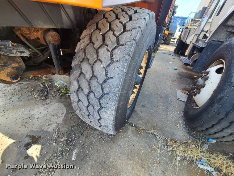 image for item DJ6009 2007 International 7600  dump truck