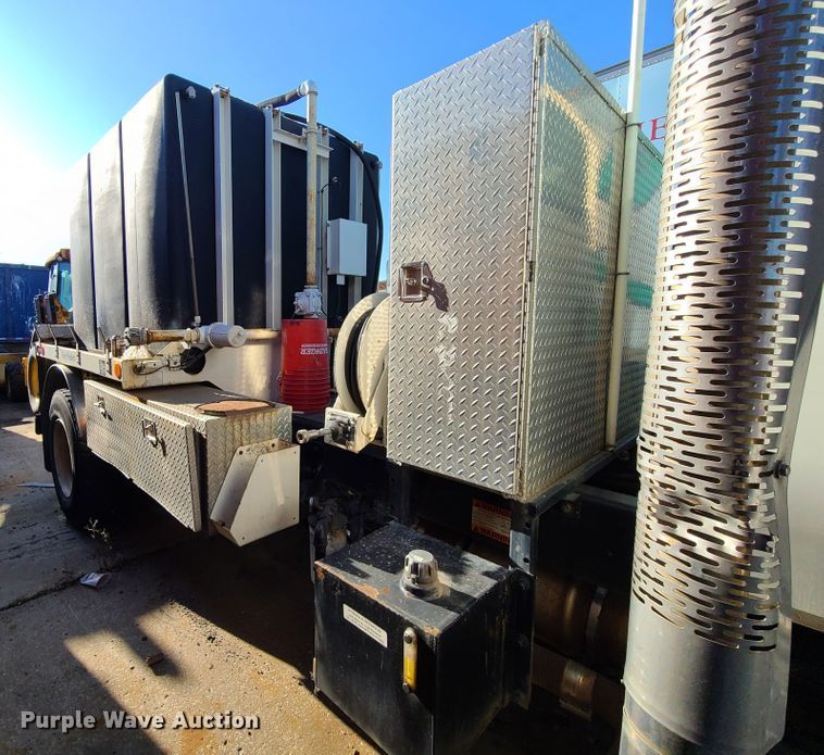 image for item DJ6010 2011 International WorkStar 7500  sewer jetter truck