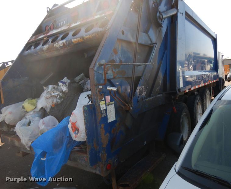 image for item DJ6017 2006 Freightliner Condor  refuse truck