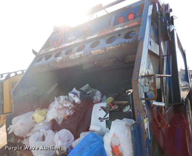 image for item DJ6017 2006 Freightliner Condor  refuse truck