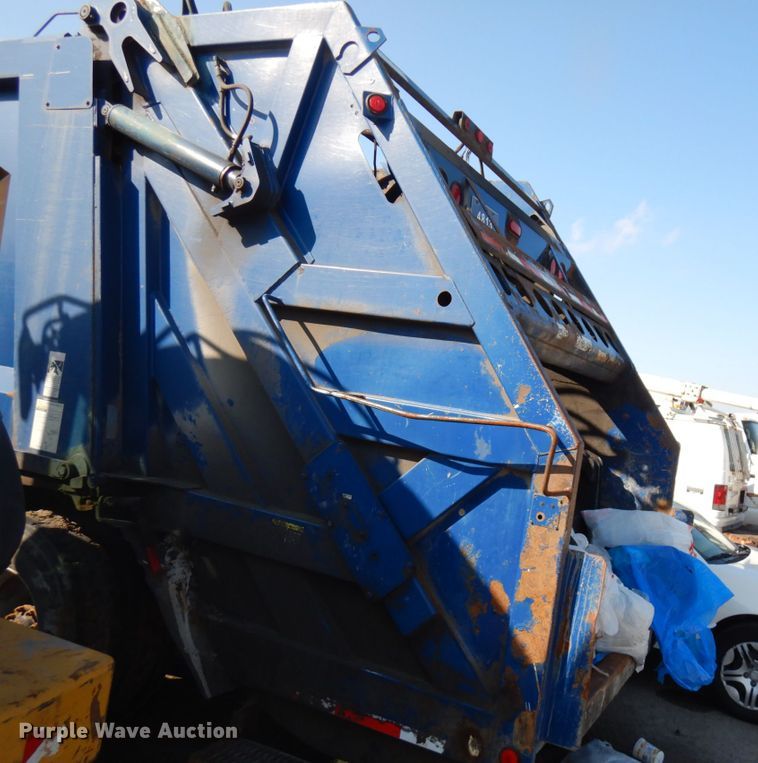 image for item DJ6017 2006 Freightliner Condor  refuse truck