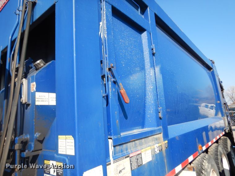 image for item DJ6017 2006 Freightliner Condor  refuse truck