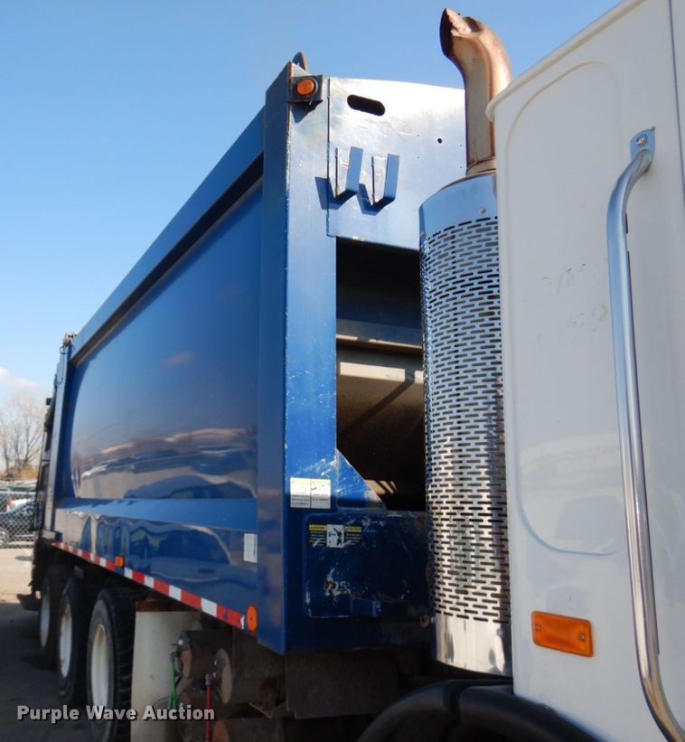 image for item DJ6017 2006 Freightliner Condor  refuse truck