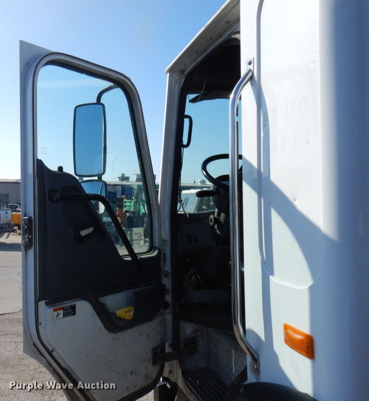 image for item DJ6017 2006 Freightliner Condor  refuse truck