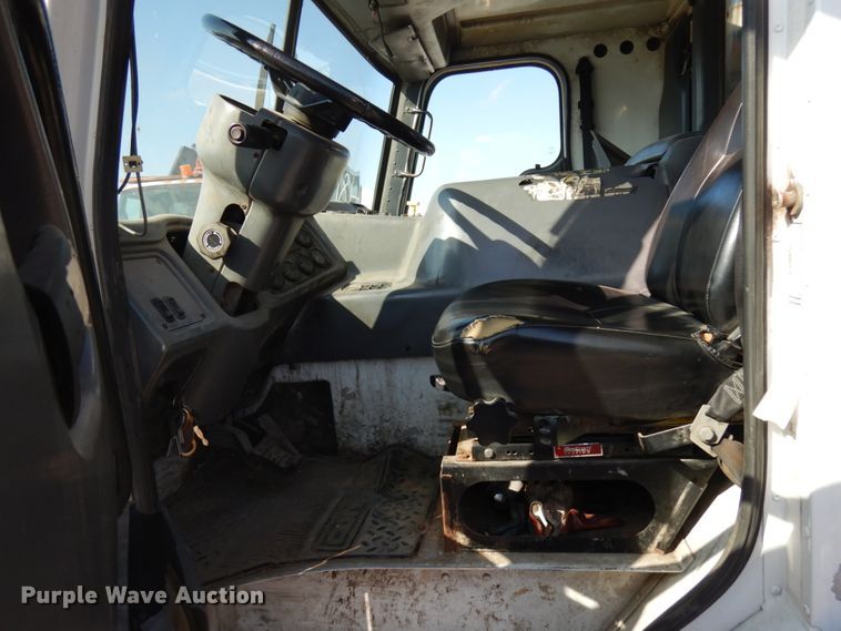 image for item DJ6017 2006 Freightliner Condor  refuse truck