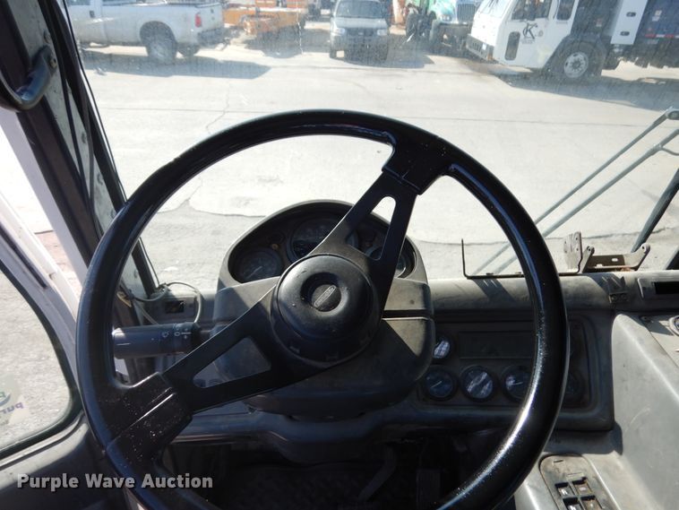 image for item DJ6017 2006 Freightliner Condor  refuse truck