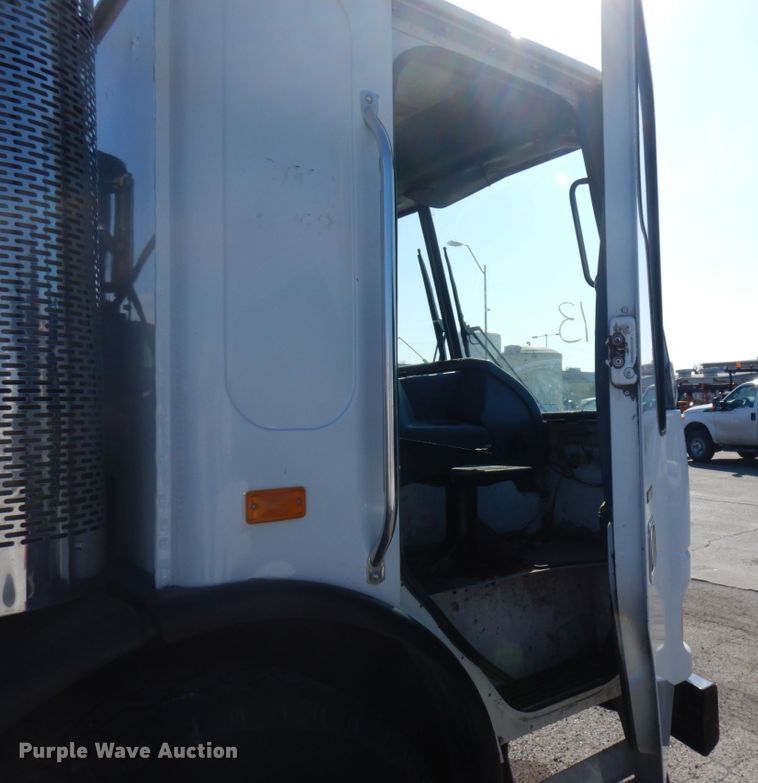 image for item DJ6017 2006 Freightliner Condor  refuse truck