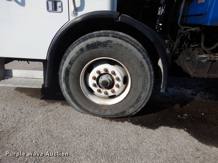 image for item DJ6017 2006 Freightliner Condor  refuse truck