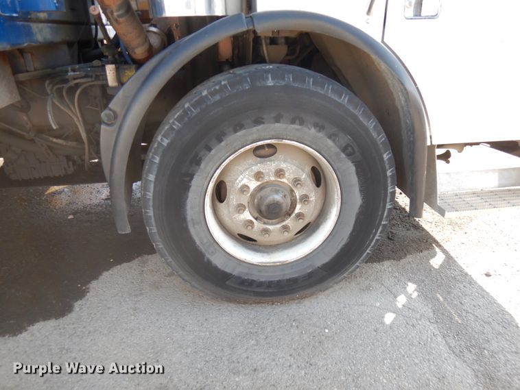 image for item DJ6017 2006 Freightliner Condor  refuse truck