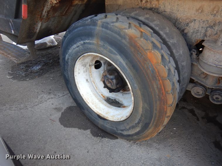 image for item DJ6017 2006 Freightliner Condor  refuse truck