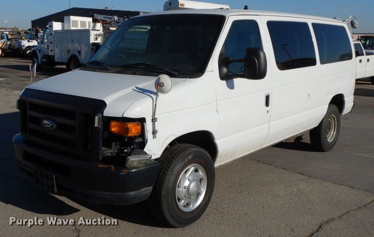 image for item HE9888 2010 Ford E350 Super Duty  van