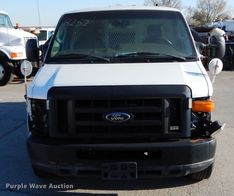 image for item HE9888 2010 Ford E350 Super Duty  van