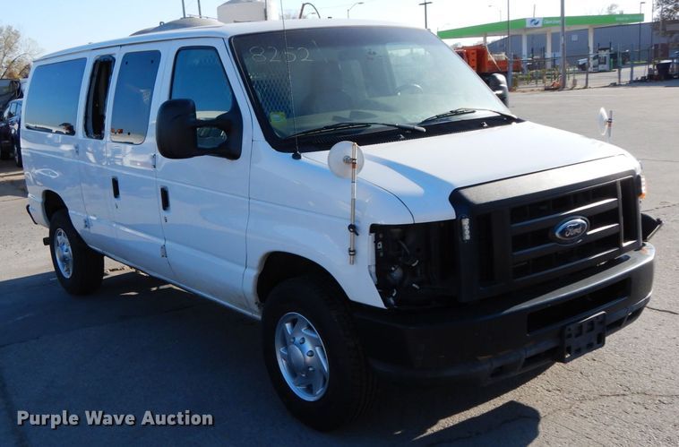 image for item HE9888 2010 Ford E350 Super Duty  van