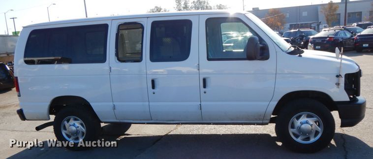 image for item HE9888 2010 Ford E350 Super Duty  van