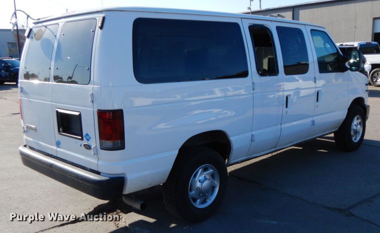 image for item HE9888 2010 Ford E350 Super Duty  van