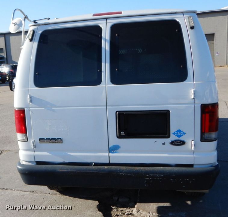image for item HE9888 2010 Ford E350 Super Duty  van