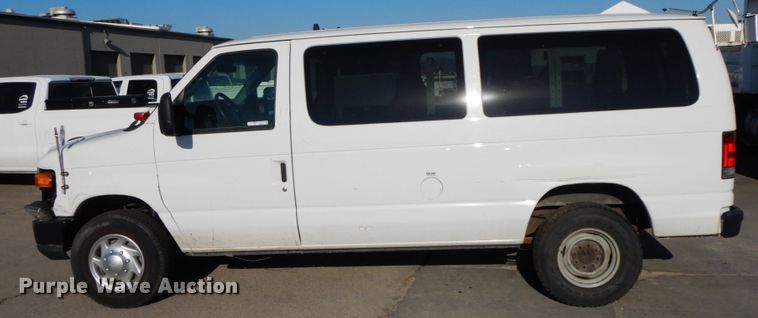 image for item HE9888 2010 Ford E350 Super Duty  van
