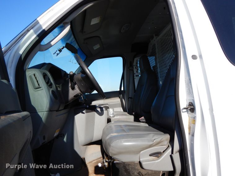 image for item HE9888 2010 Ford E350 Super Duty  van