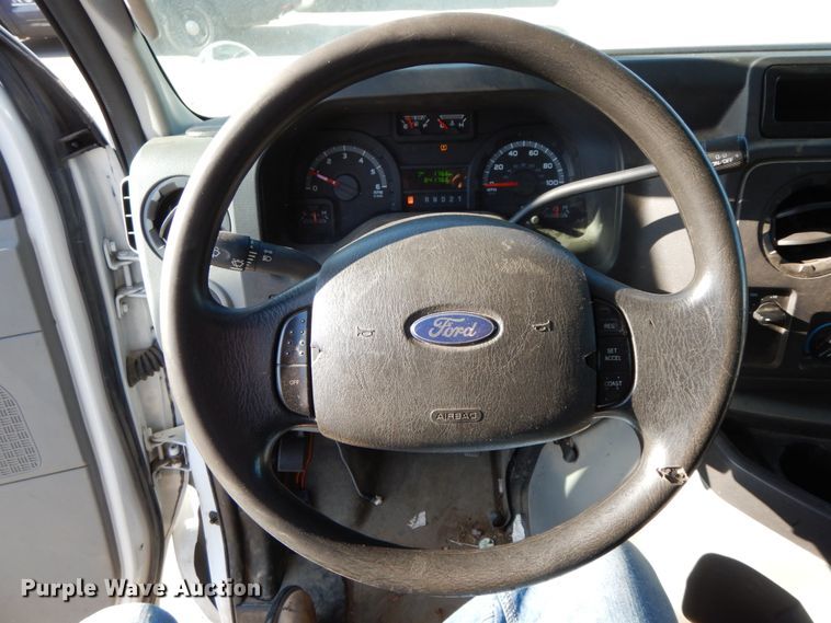 image for item HE9888 2010 Ford E350 Super Duty  van