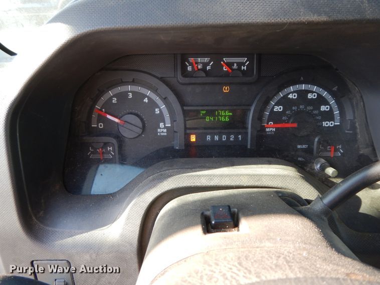 image for item HE9888 2010 Ford E350 Super Duty  van