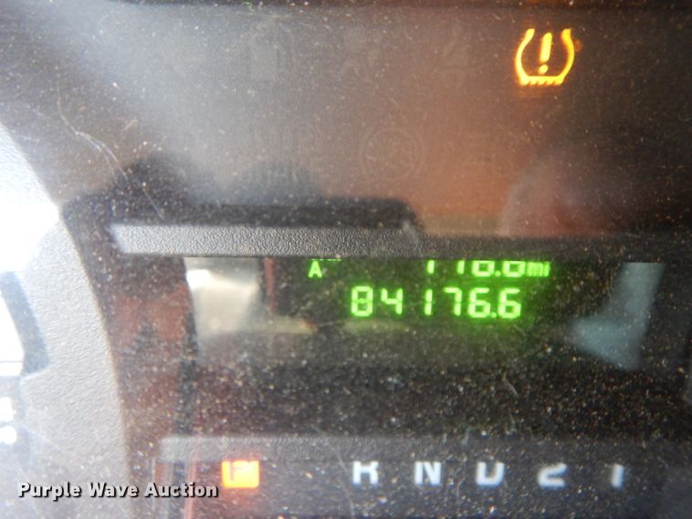 image for item HE9888 2010 Ford E350 Super Duty  van