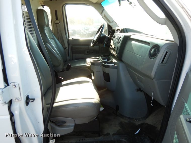 image for item HE9888 2010 Ford E350 Super Duty  van