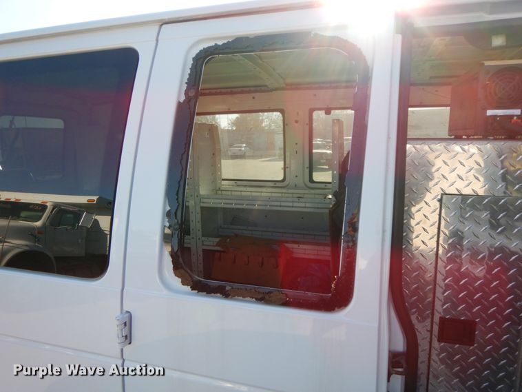image for item HE9888 2010 Ford E350 Super Duty  van